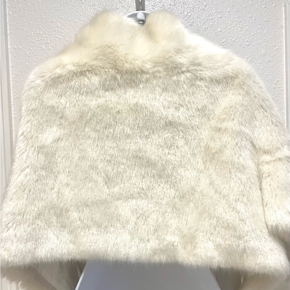 asos faux fur crop cape in
cream Sz 8 (M) - Picture 3 of 4